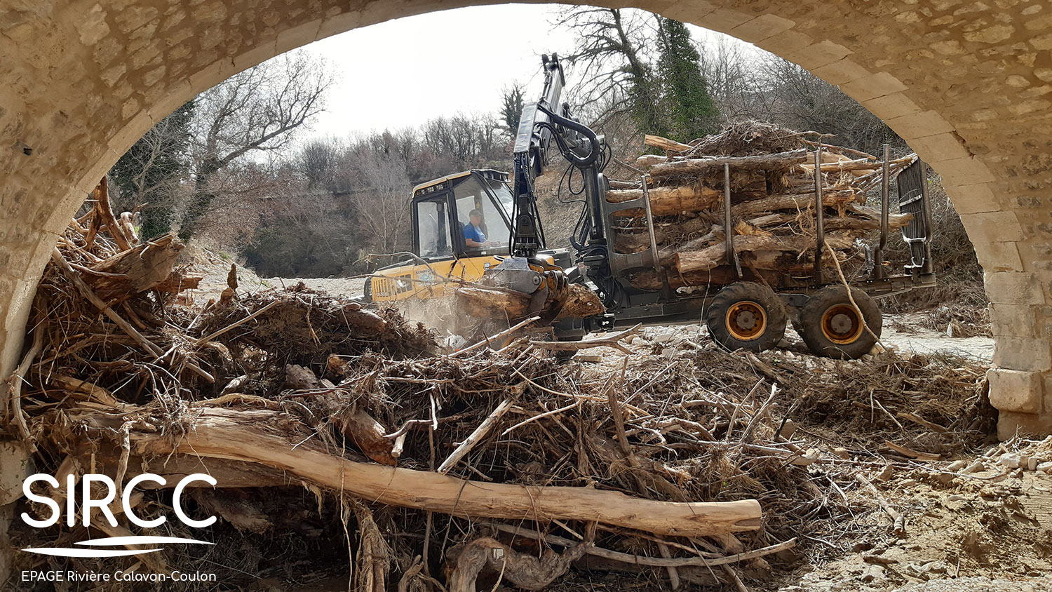 Opération de désembâclement en cours sur le bassin versant du Calavon-Coulon !